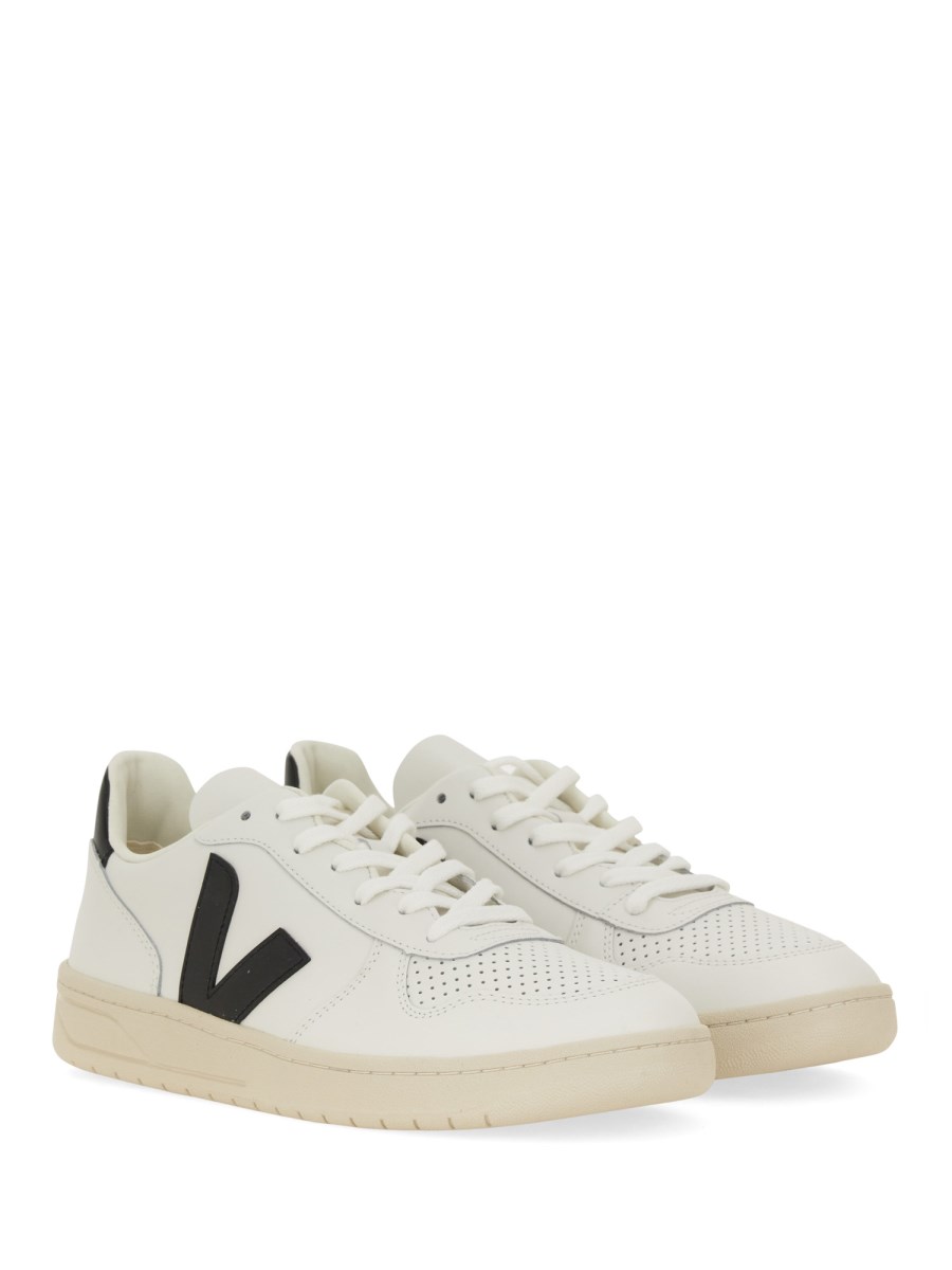 VEJA SNEAKER V-10 IN PELLE
