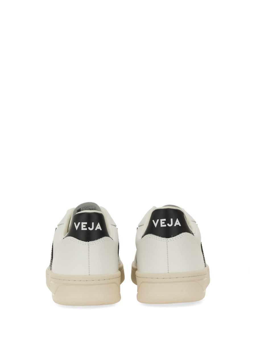 VEJA SNEAKER V-10 IN PELLE