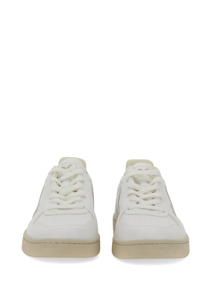 VEJA SNEAKER V-10 IN PELLE