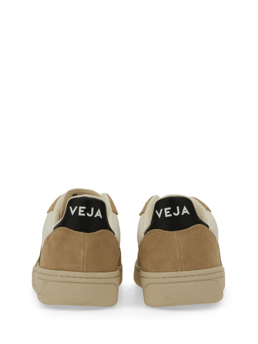 VEJA SNEAKER V-10 IN PELLE