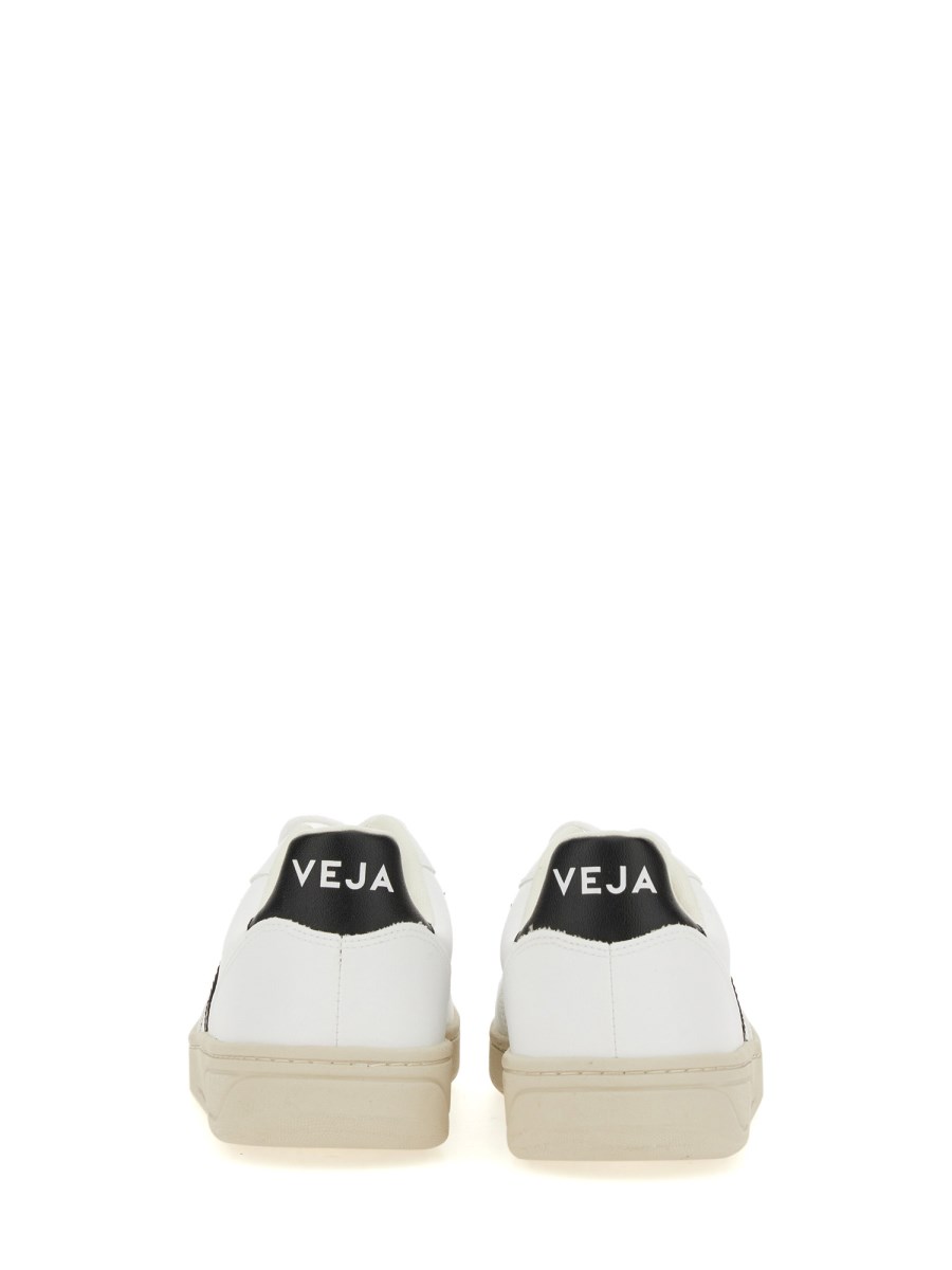 VEJA SNEAKER V-10 IN PELLE
