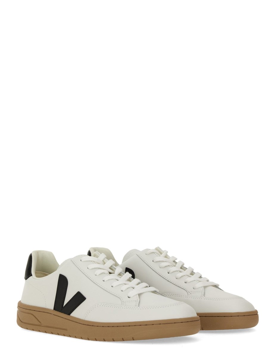 VEJA SNEAKER V-12 IN PELLE