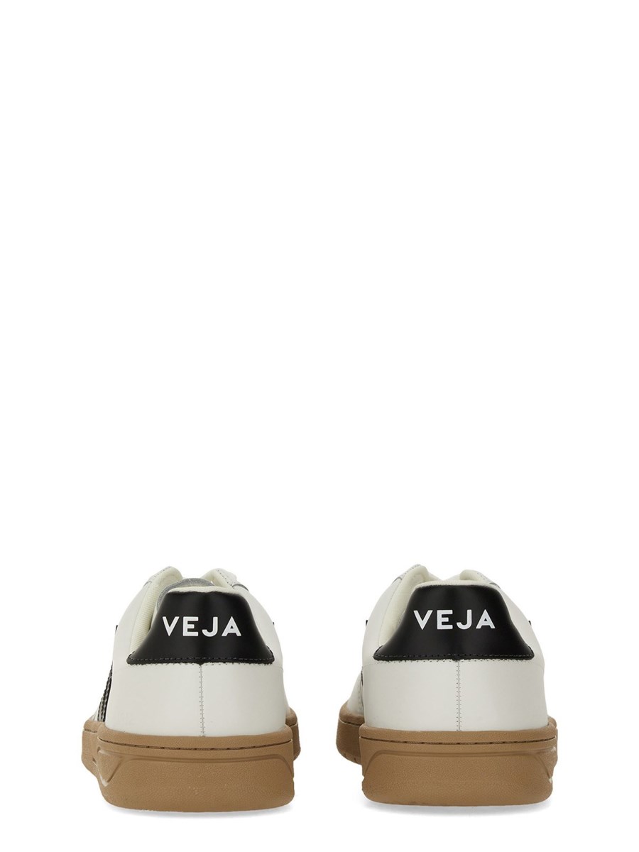 VEJA SNEAKER V-12 IN PELLE