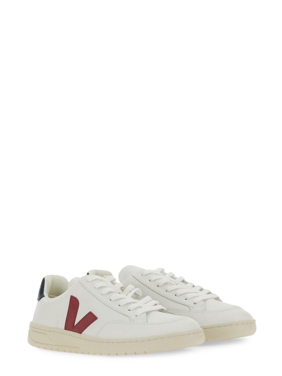 VEJA SNEAKER V-12 IN PELLE