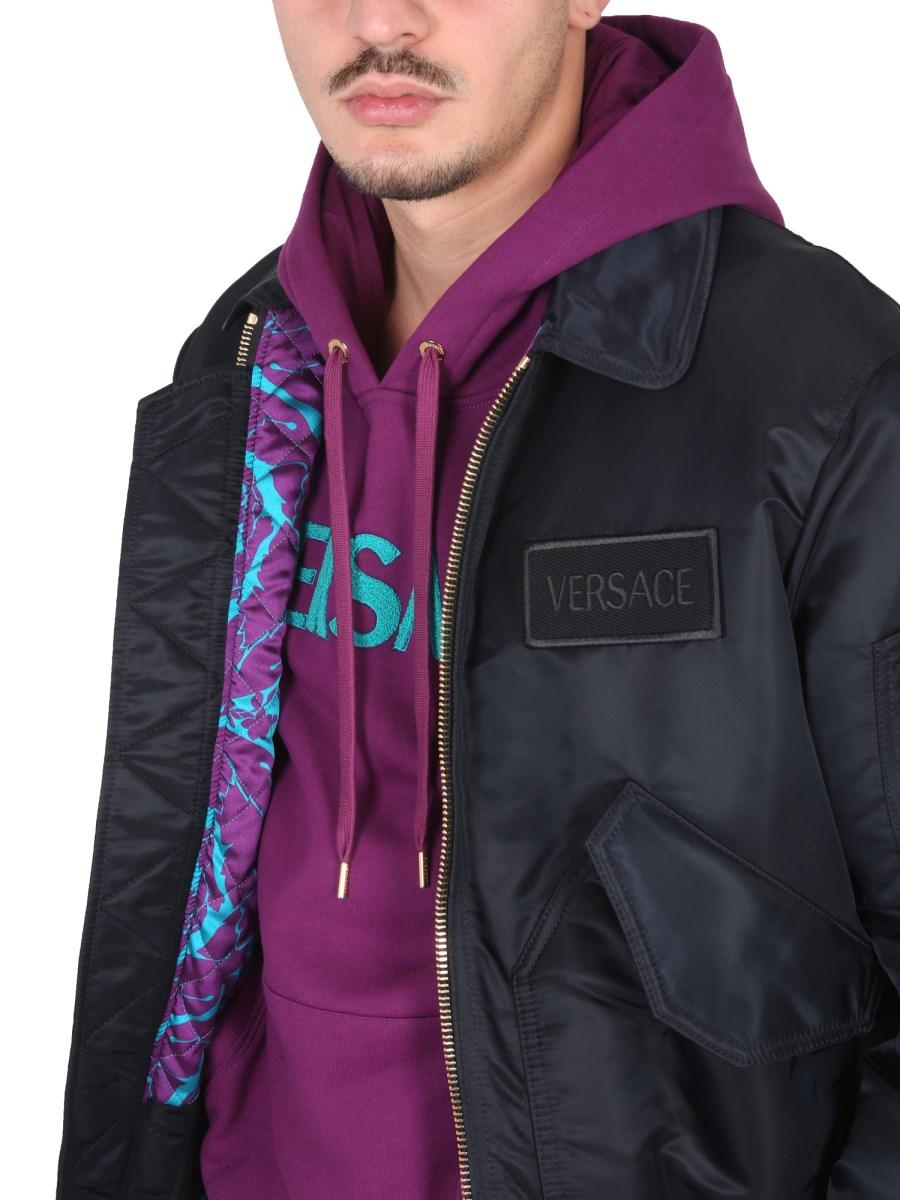 VERSACE GIACCA BOMBER CON LOGO APPLICATO