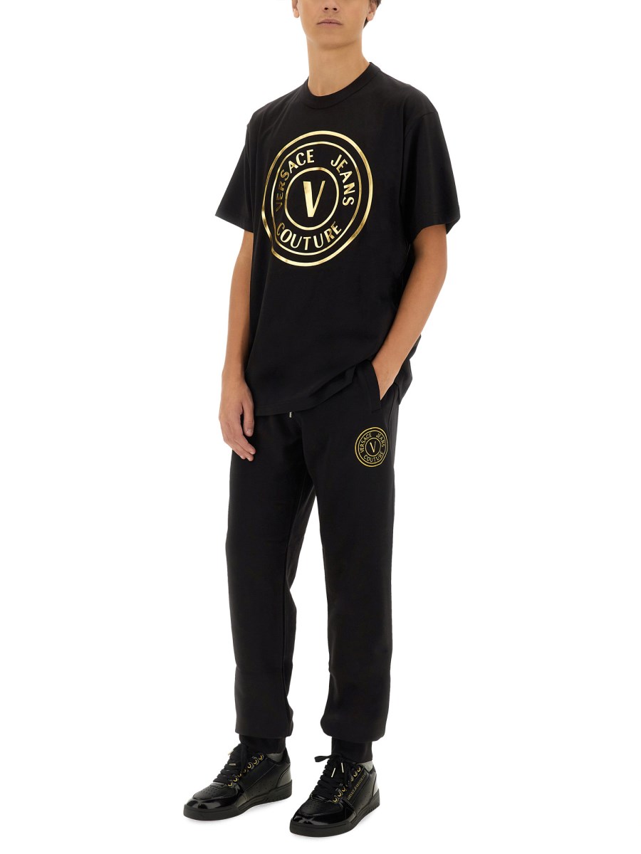 VERSACE JEANS COUTURE T-SHIRT V-EMBLEM IN COTONE