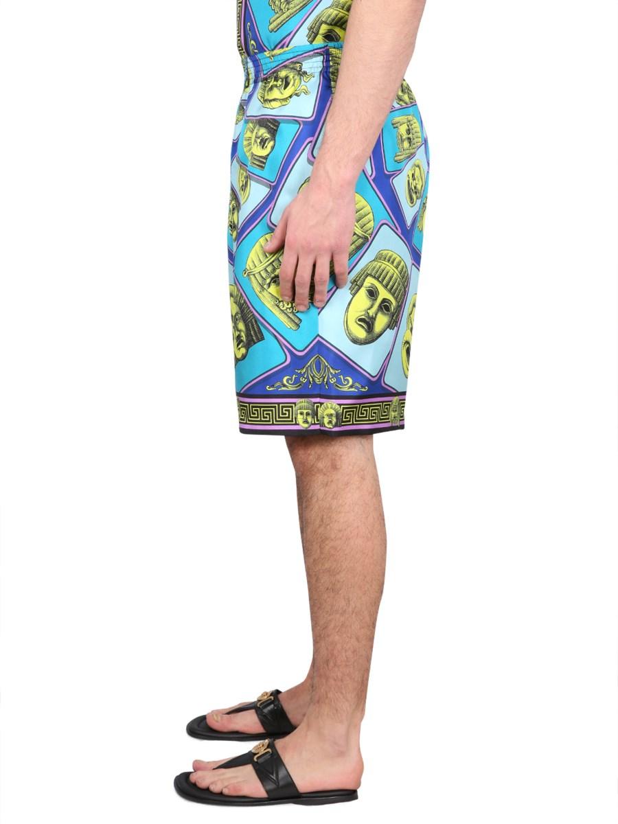 VERSACE SHORTS IN TWILL DI SETA LE MASCHERE