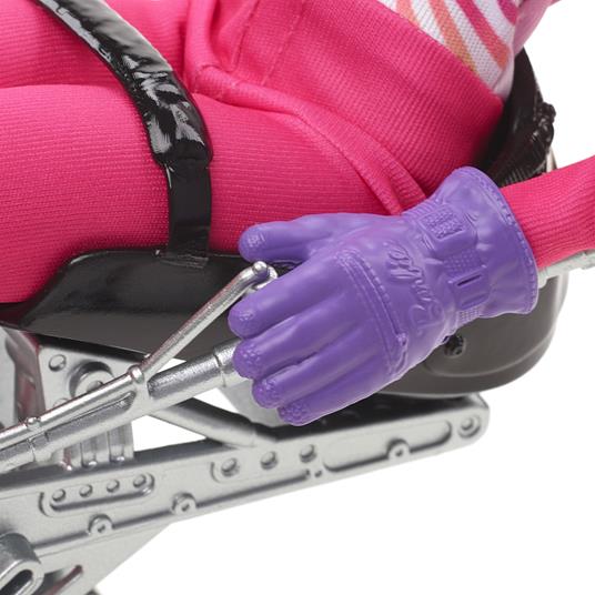 Lafeltrinelli Barbie - Sport Invernali Sciatrice Paralimpica Bambola Barbie Mora Alta 30 4 Cm Con Maglia Pantaloni Casco Guanti Palo Monosci E Trofeo Giocattolo Per Bambini 3+ Anni HCN33