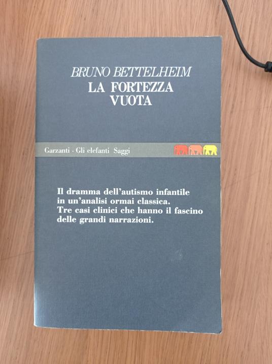 Lafeltrinelli La fortezza vuota. L'autismo infantile e la nascita del sé