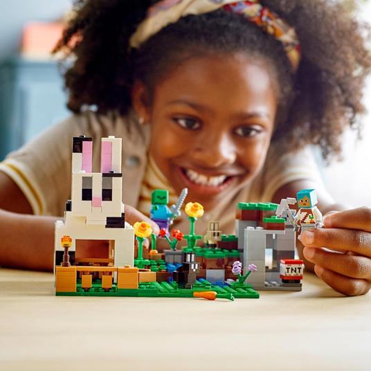 Lafeltrinelli LEGO Minecraft 21181 Il Ranch Del Coniglio Giochi Per Bambini E Bambine Di 8+ Anni Con Figure Di Domatore Zombie E Animali