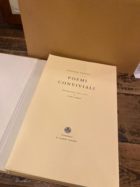 Lafeltrinelli Poemi Conviviali. Introduzione e testo a cura di Ettore Bonora