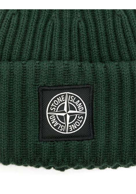 STONE ISLAND Berretto In Lana A Coste Verde Con Logo - STONE ISLAND