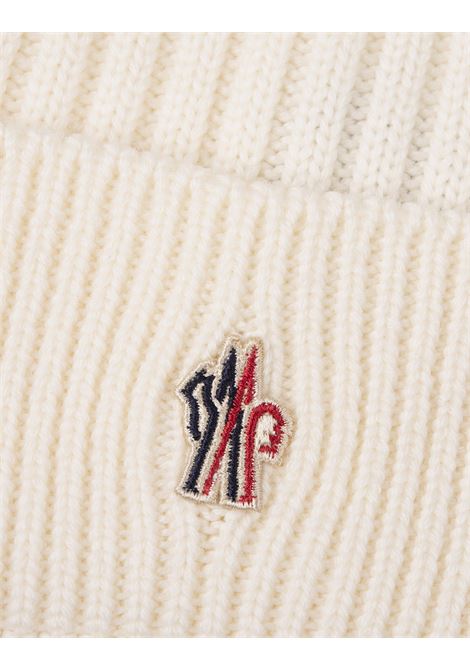 MONCLER GRENOBLE Berretto In Lana A Costine Bianca Con Patch Logo - MONCLER GRENOBLE
