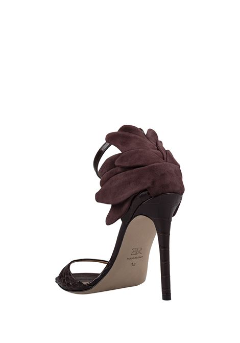 ERMANNO SCERVINO Sandali In Pelle Effetto Coccodrillo Marrone Con Dettaglio Fiore - ERMANNO SCERVINO