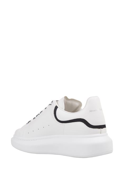 ALEXANDER MCQUEEN Sneakers Oversize Bianche Con Inserto Blu Navy Sul Tallone - ALEXANDER MCQUEEN