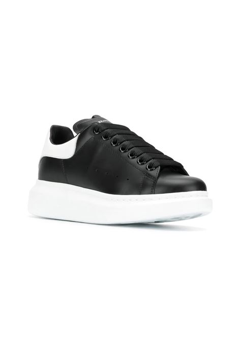 ALEXANDER MCQUEEN Sneakers Oversize Donna Nere Con Suola E Spoiler Bianchi - ALEXANDER MCQUEEN