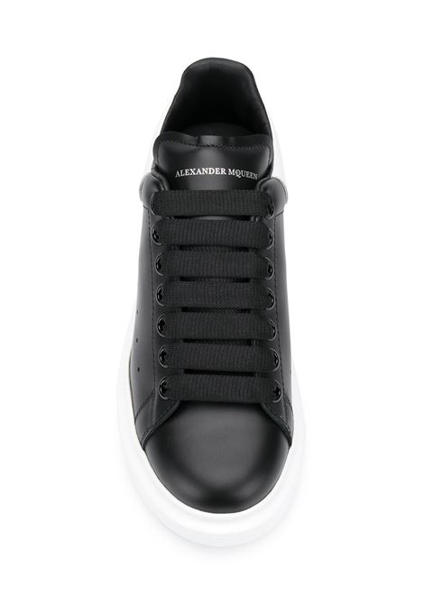 ALEXANDER MCQUEEN Sneakers Oversize Donna Nere Con Suola E Spoiler Bianchi - ALEXANDER MCQUEEN