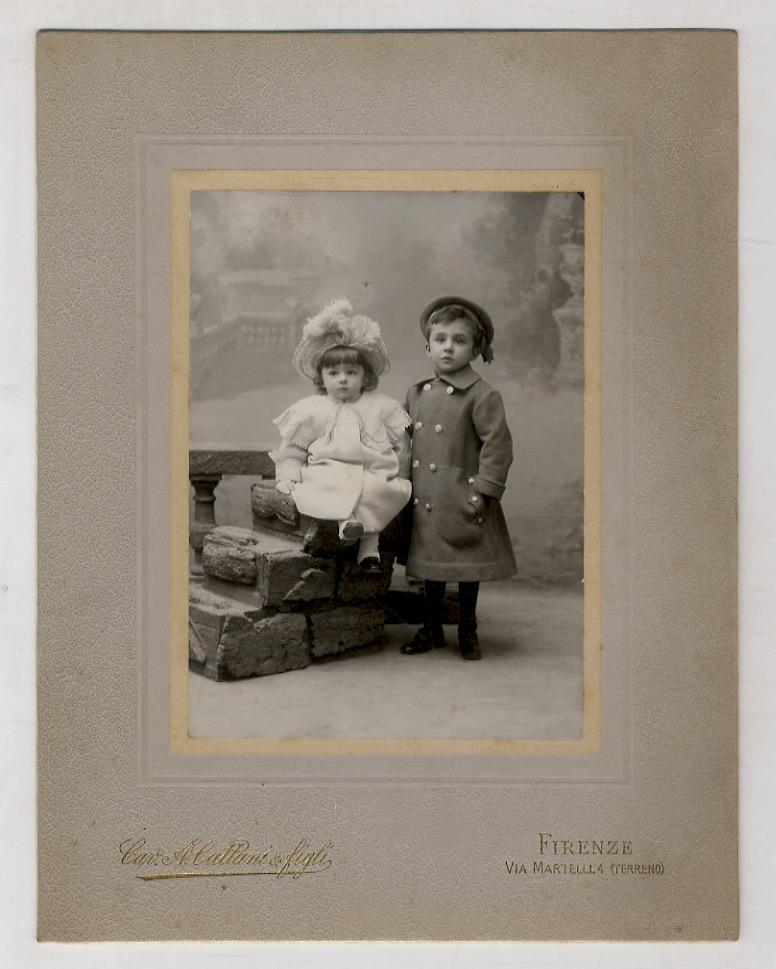 Abebooks [Due bambini il maschietto vestito "alla marinara"]