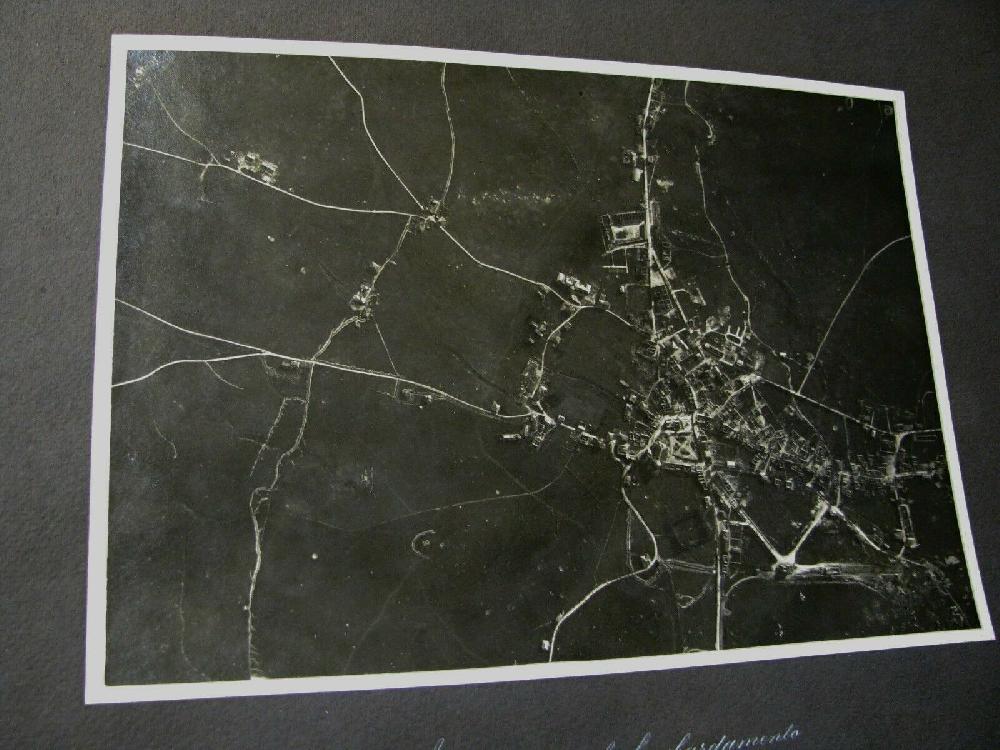 Abebooks Fotografia aerea originale 1a Guerra Mondiale Asiago dopo il bombardamento 1916