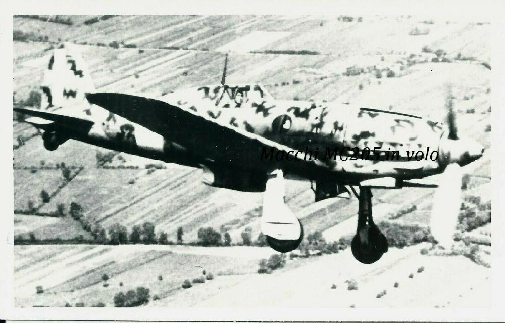 Abebooks Fotografia air to air Regia Aeronautica Macchi MC 205 (?) camouflage