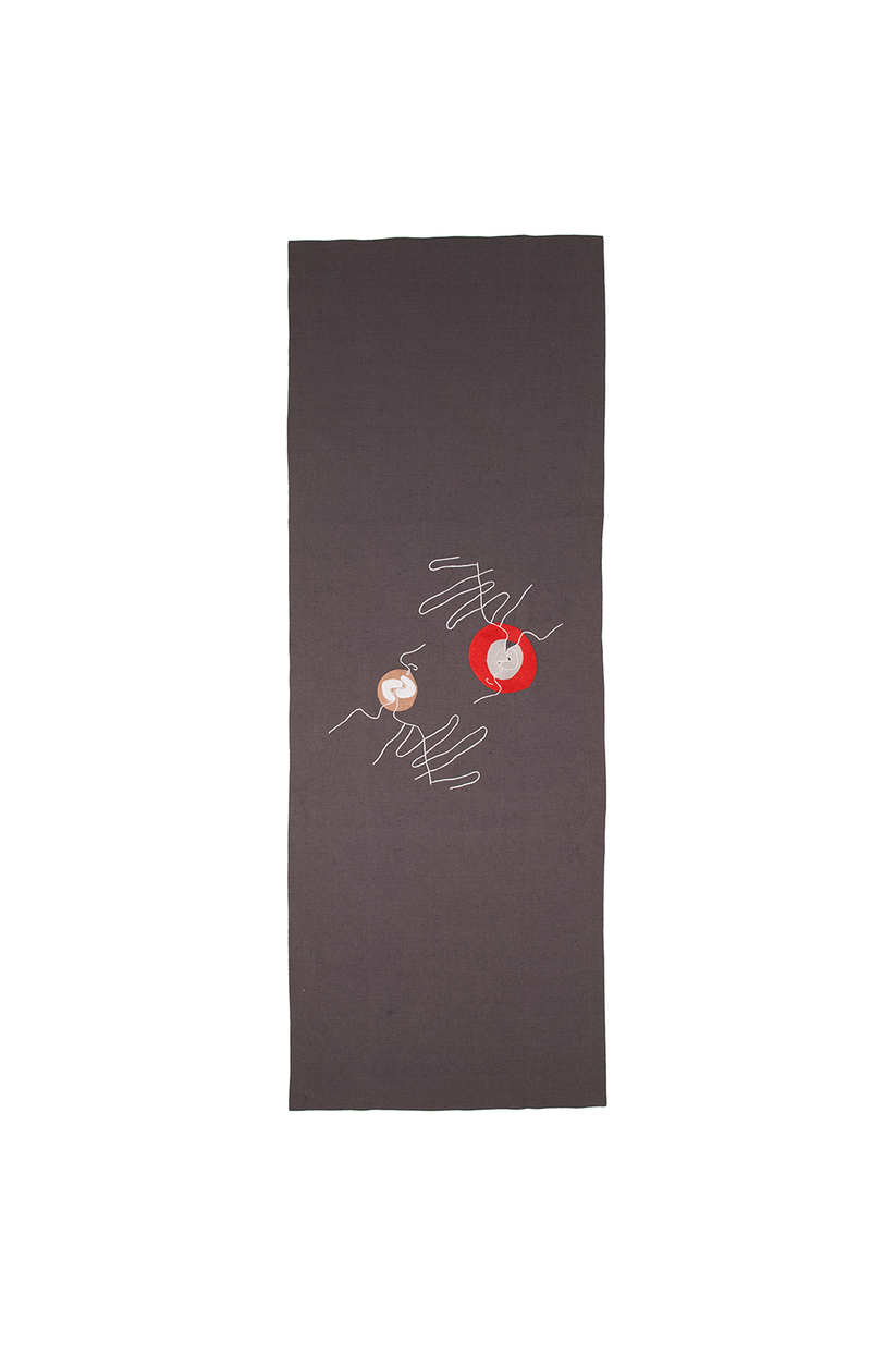 Sans Tabù Runner Nero In Lino Grezzo Ricamato & 2 Tovaglioli - Il Bacio