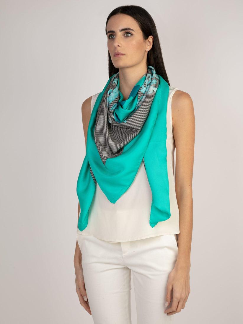 Sans Tabù Scialle carrè in pura seta “Suzani”