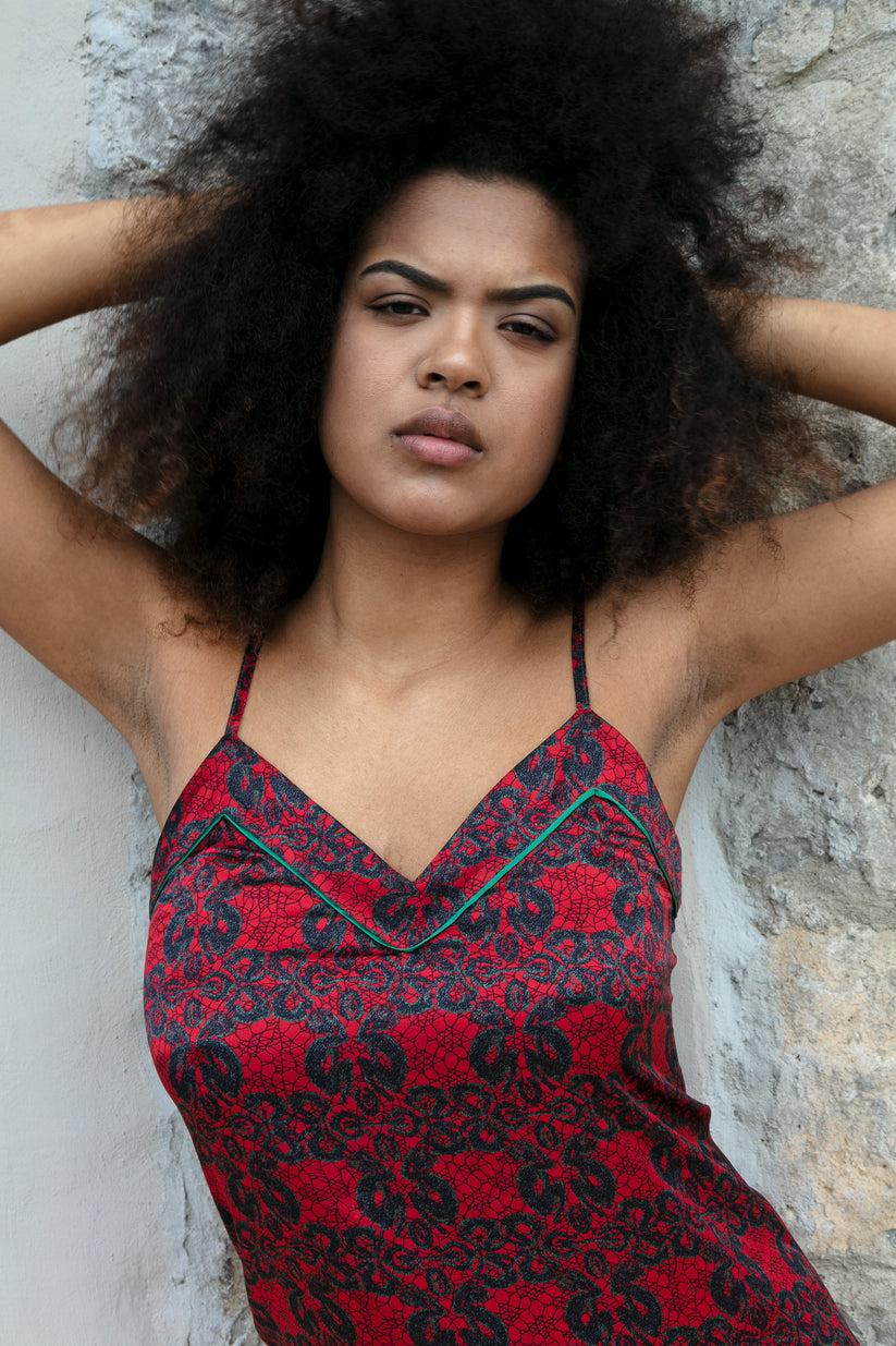 Sans Tabù Top spallino sottile pura seta “Enlace” - Lipstick