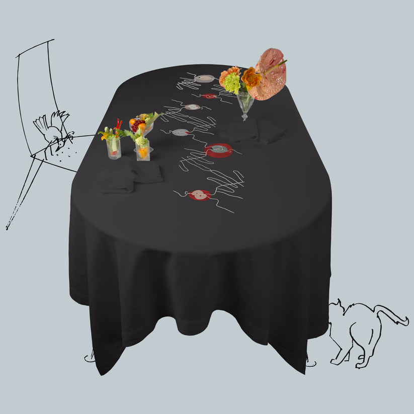 Sans Tabù Tovaglia Nera In Lino Grezzo Ricamata & 8 Tovaglioli - Il Bacio