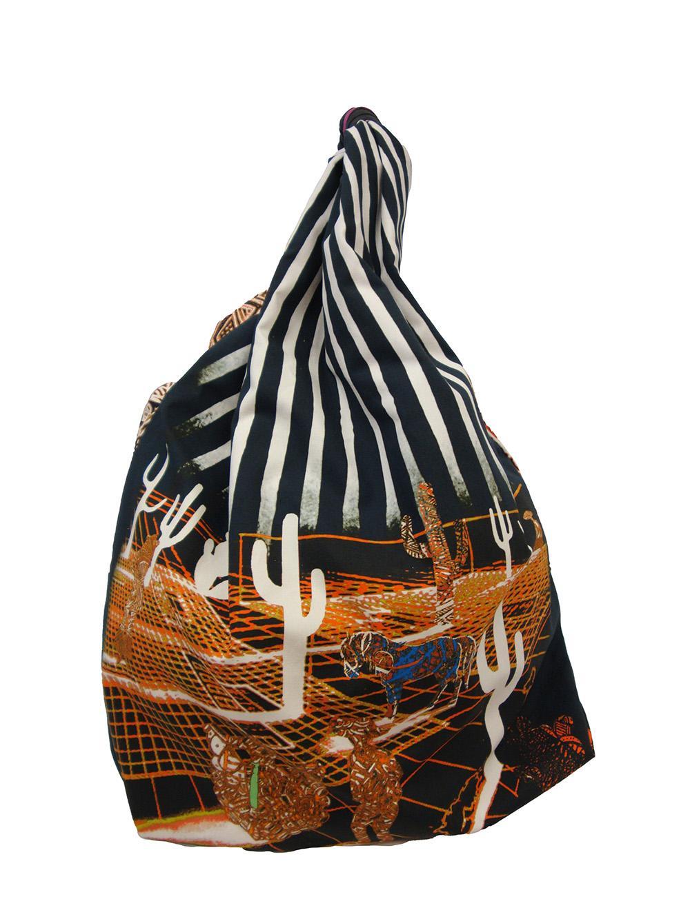 Save The Queen Borsa nera a spalla in tessuto di cotone stampato