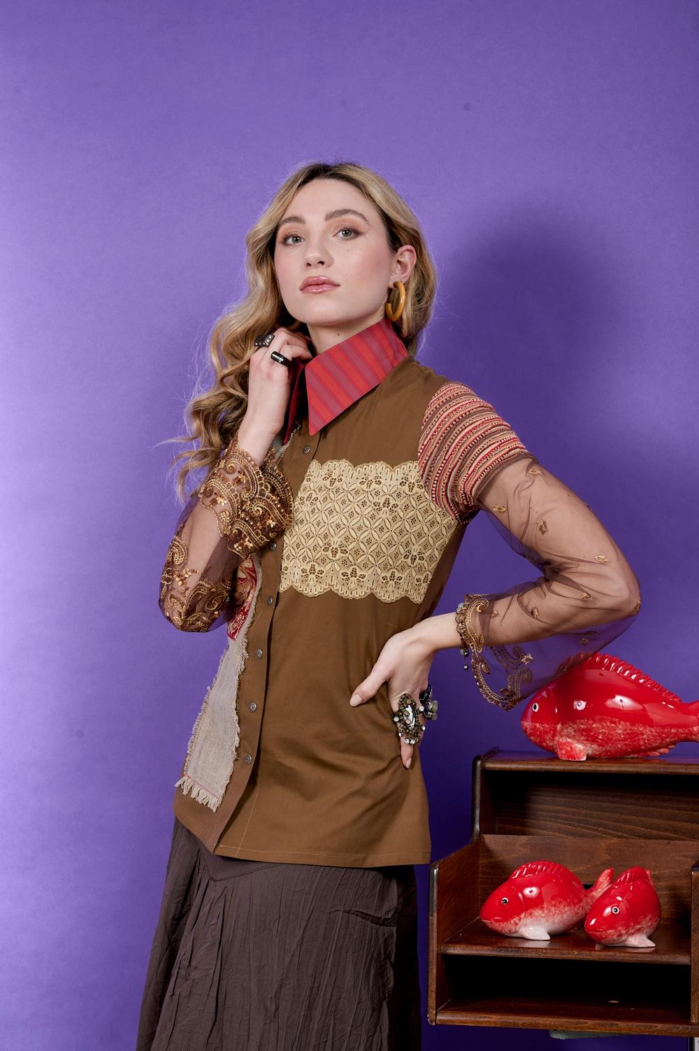 Save The Queen Camicia marrone con ricami e applicazioni