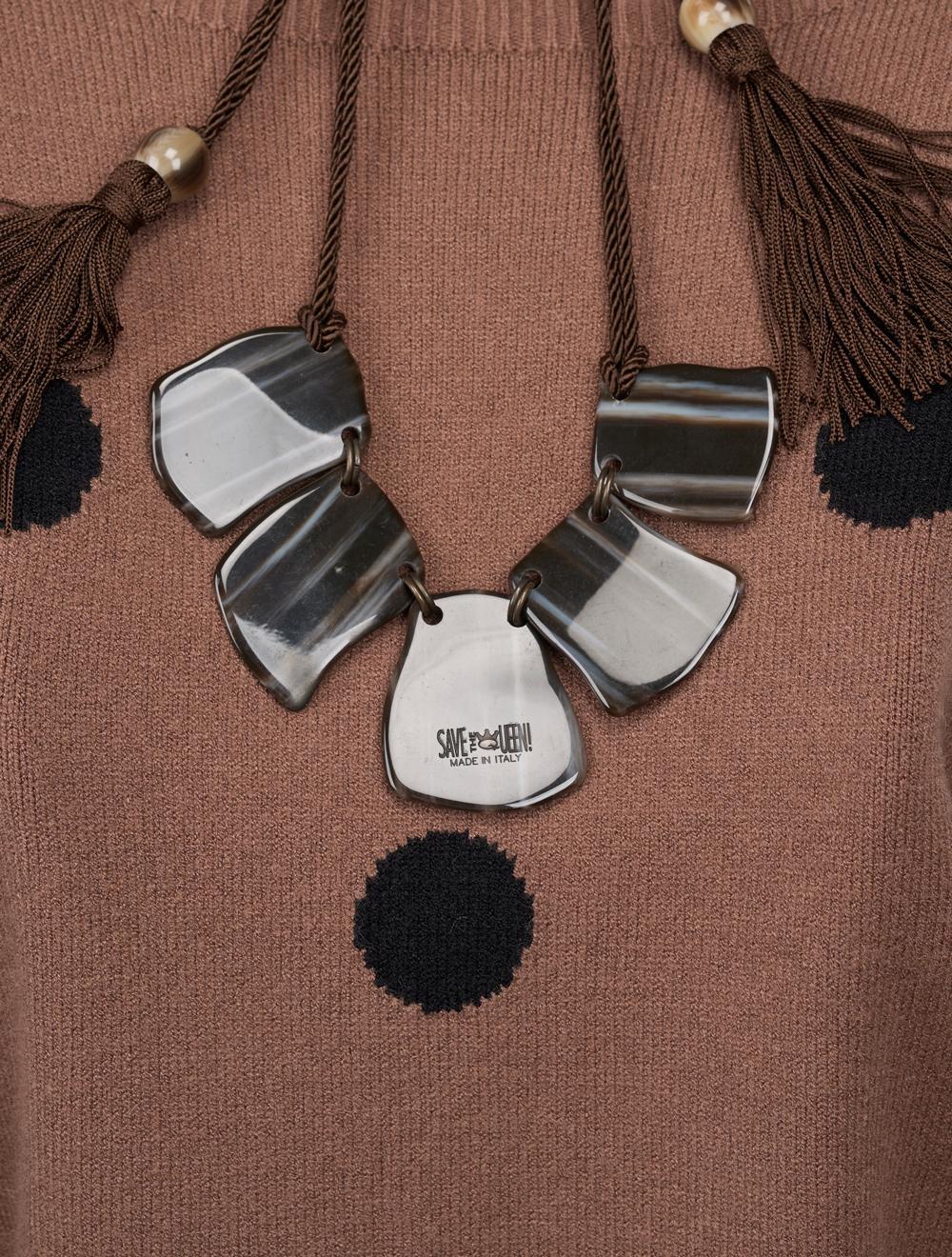 Save The Queen Maglia In Viscosa Marrone A Pois Neri Con Collana