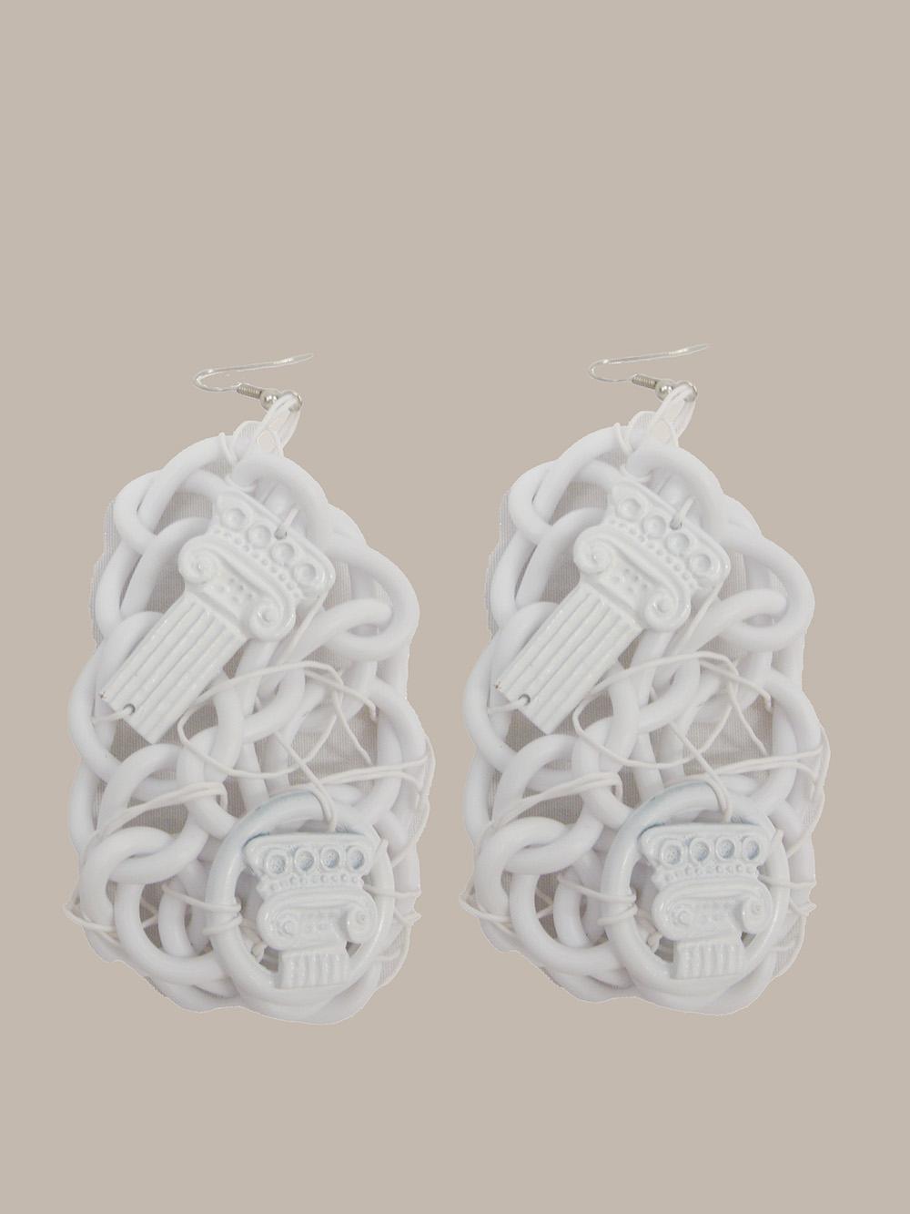 Save The Queen Orecchini Con Pendenti In PVC Bianco Intrecciato