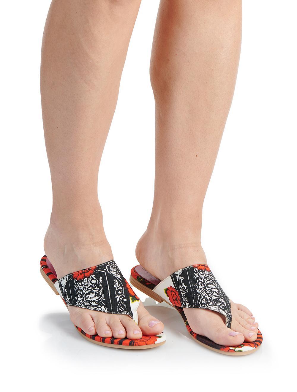 Save The Queen Sandali Bianchi Flat Infradito In Tessuto Stampato