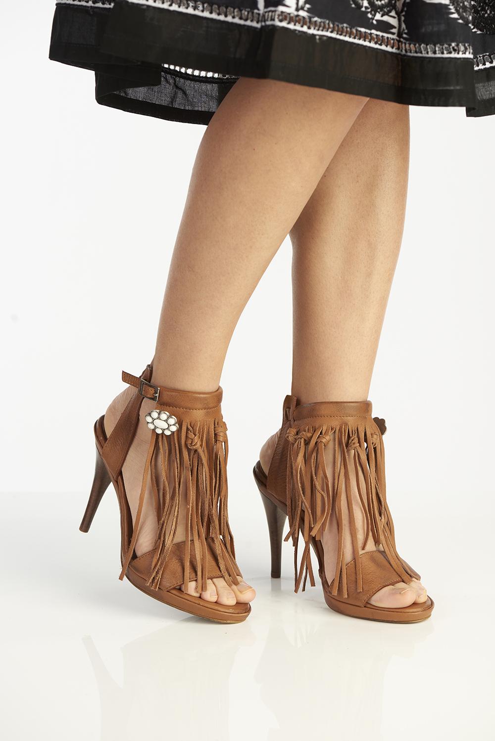 Save The Queen Sandali in pelle color cognac con frange ed applicazione gioiello