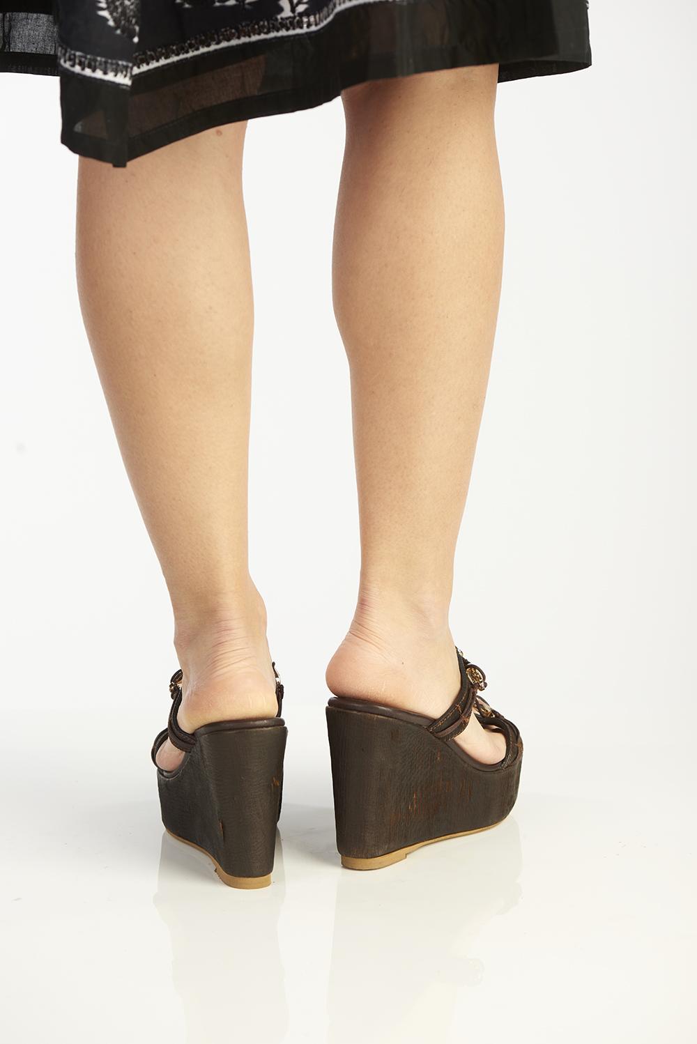 Save The Queen Sandalo In Pelle Marrone Con Zeppa E Strass