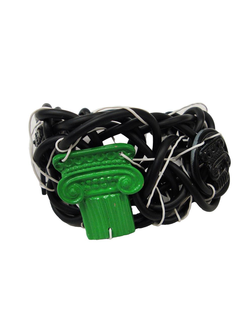 Save The Queen Bracciale nero in PVC intrecciato