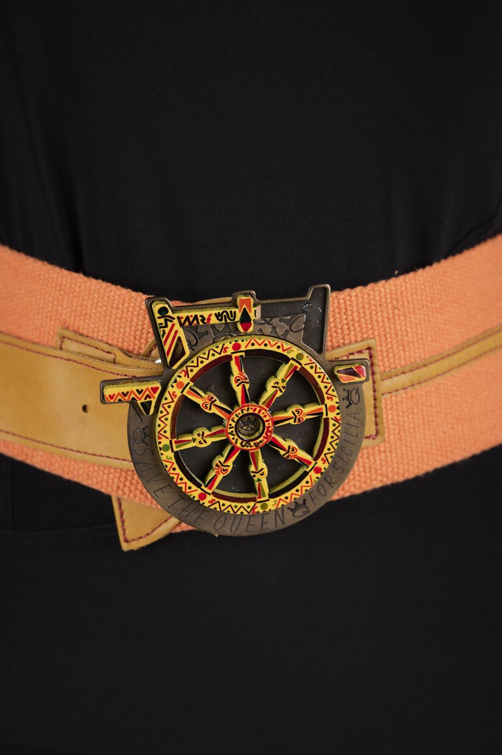 Save The Queen Cintura