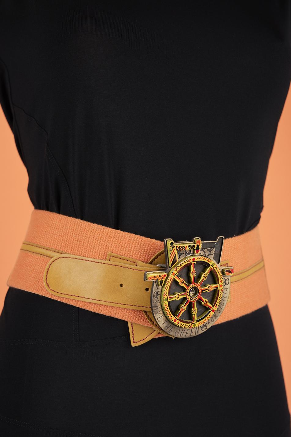 Save The Queen Cintura