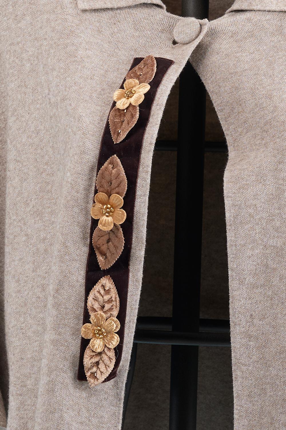 Save The Queen Mantella Beige