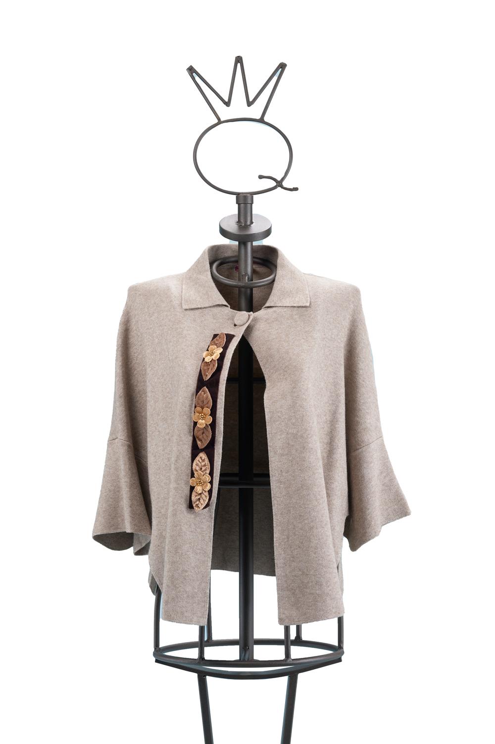 Save The Queen Mantella beige