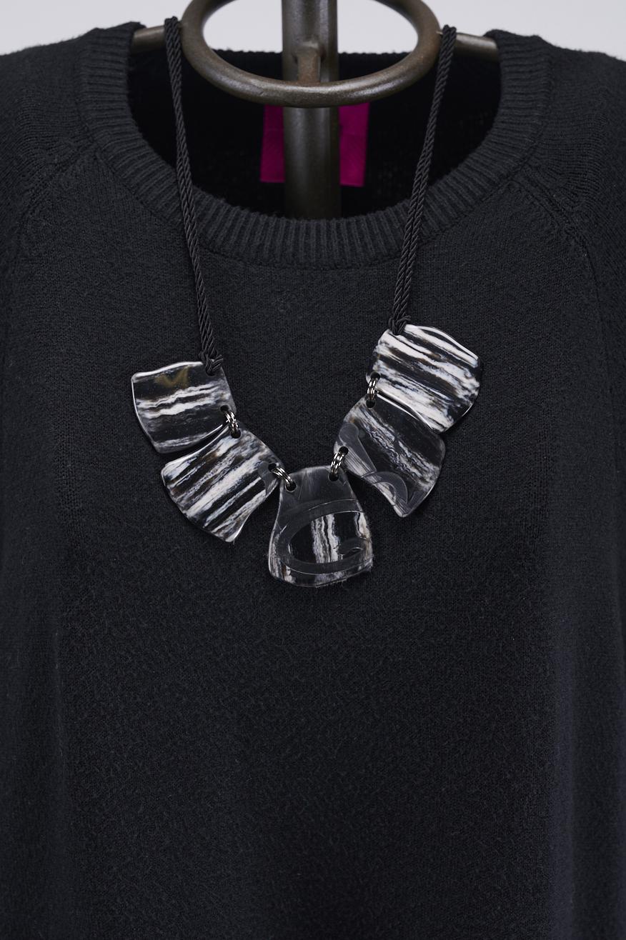 Save The Queen Maxi Maglia Con Collana