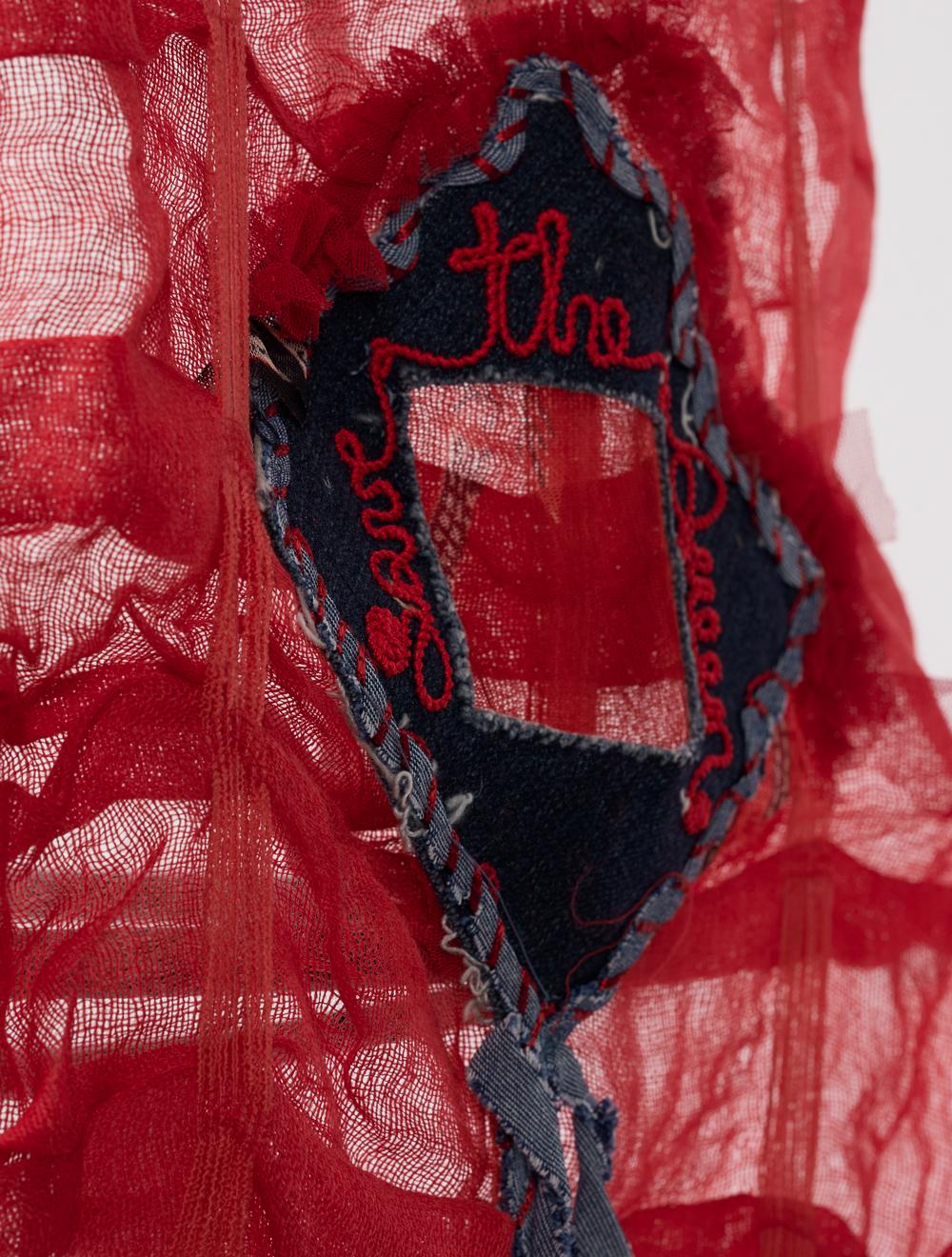 Save The Queen Sciarpa Rossa In Garza Di Cotone Con Applicazioni E Ricami