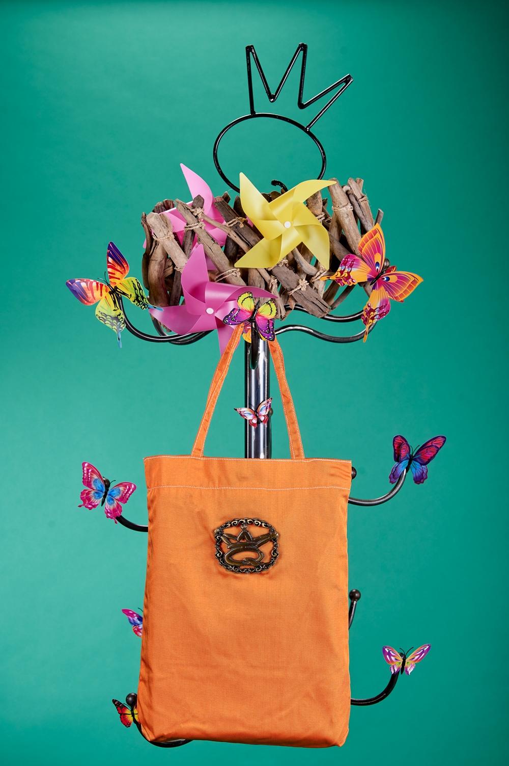 Save The Queen Shopper arancione con logo in metallo zama