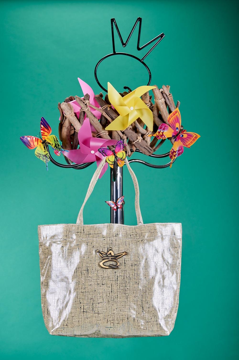 Save The Queen Shopper panna con logo in metallo zama