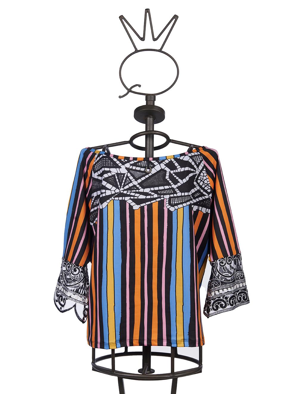 Save The Queen T-shirt Con Stampa Astratta E Geometrica E Dettagli In Pizzo