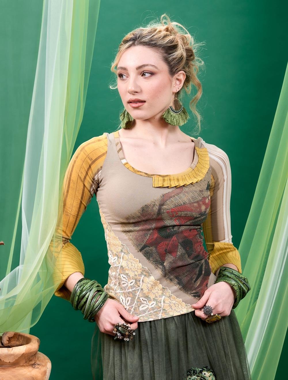 Save The Queen T-shirt con stampa ed applicazioni in pizzo e tessuto