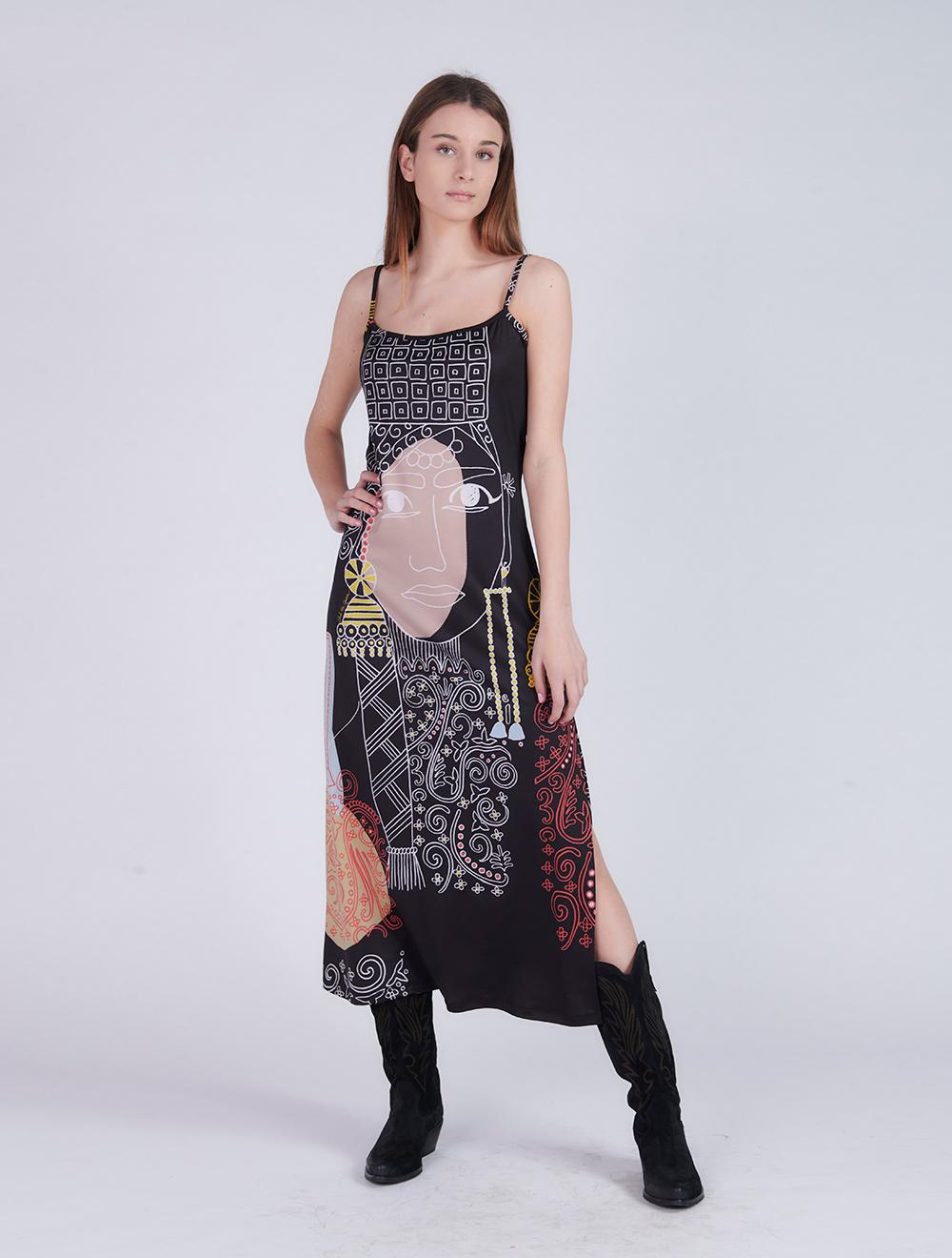 Save The Queen Vestito Lungo Con Stampa Astratta Dedicata Alle Donne Africane E Poncho In Tulle Operato