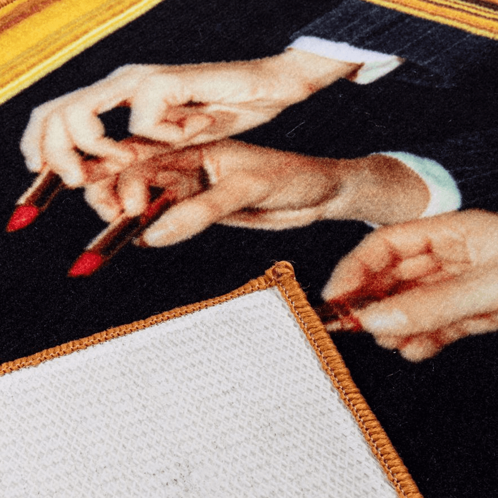 Sbam Design Piccolo Tappeto Toiletpaper – Lipstick Black