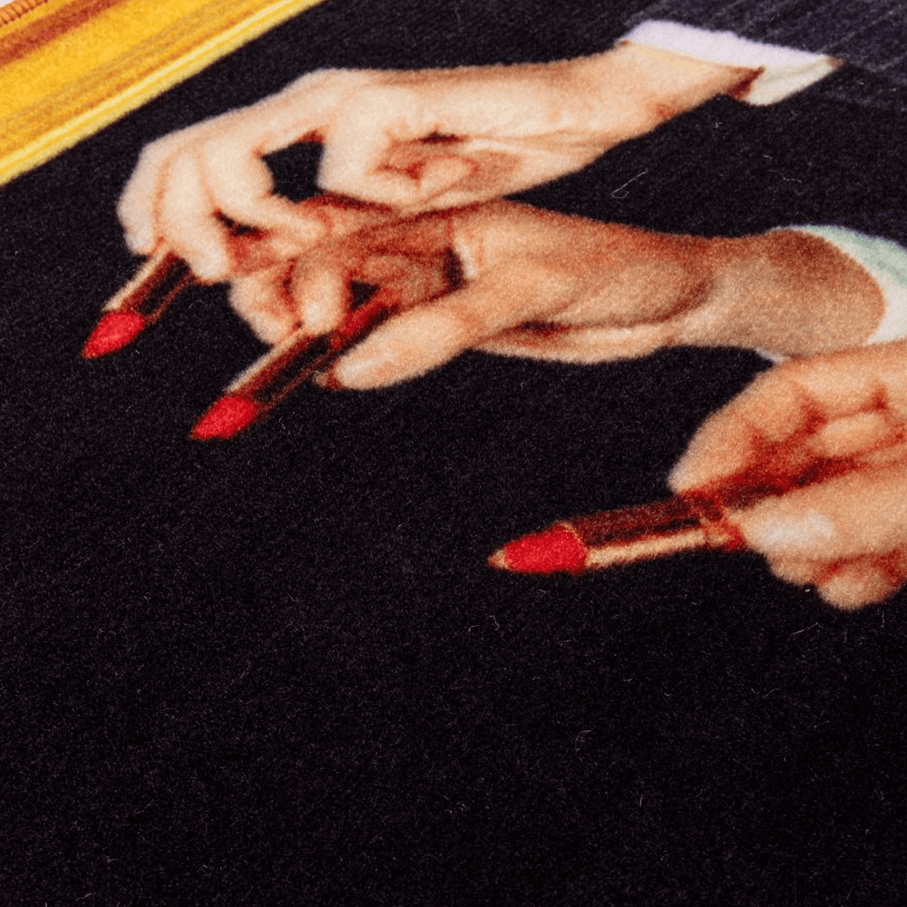 Sbam Design Piccolo Tappeto Toiletpaper – Lipstick Black