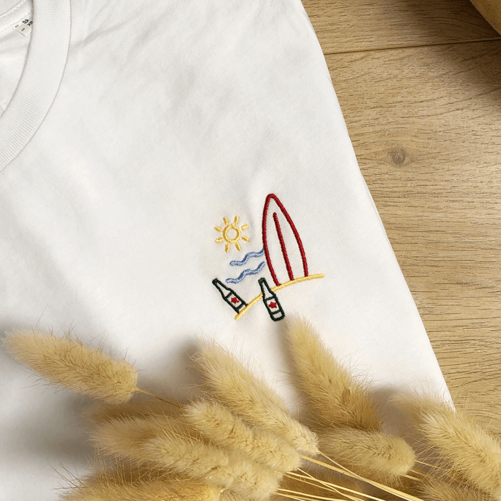 Sbam Design T-Shirt ricamata – Surf